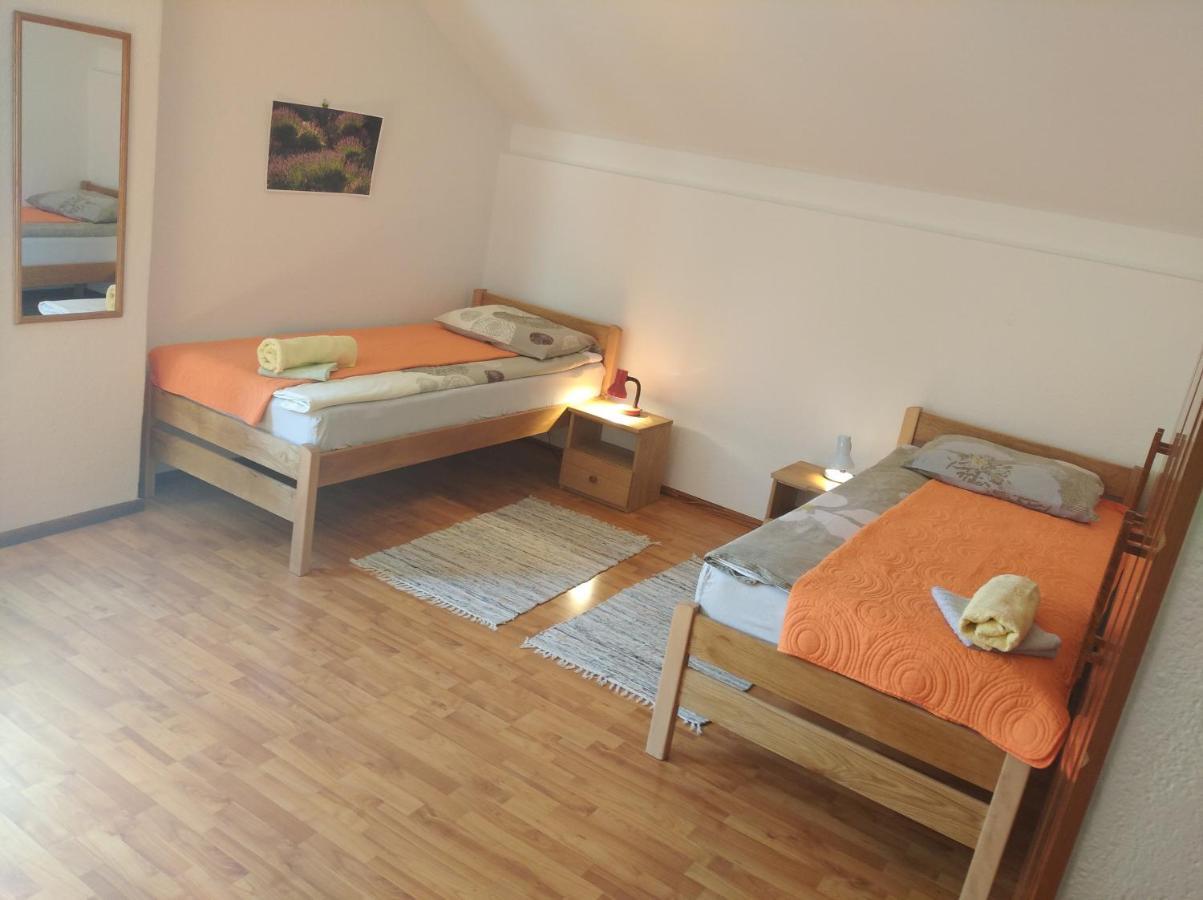 Rooms "Nada Zunic" Knin Eksteriør billede